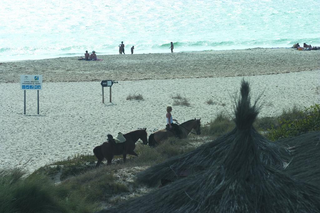 Beach Hotel Dos Mares تريفة المظهر الخارجي الصورة