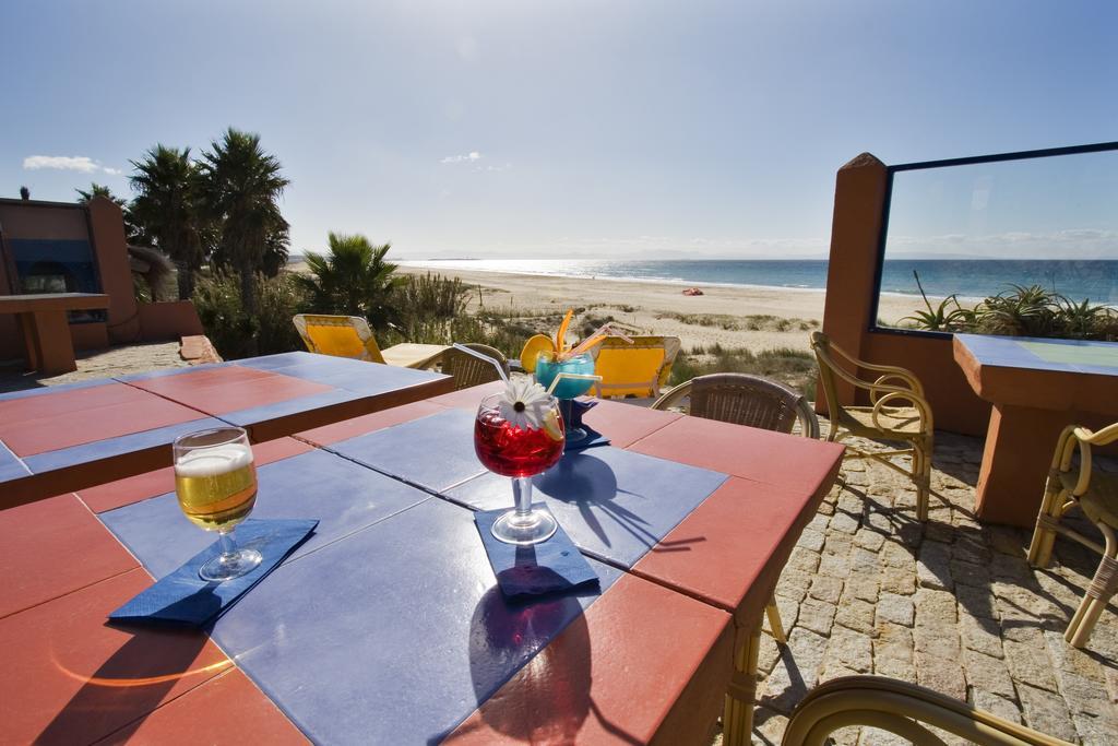 Beach Hotel Dos Mares تريفة المظهر الخارجي الصورة