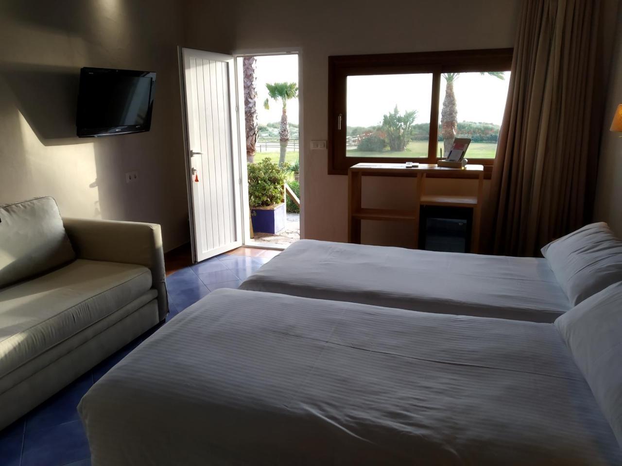 Beach Hotel Dos Mares تريفة المظهر الخارجي الصورة