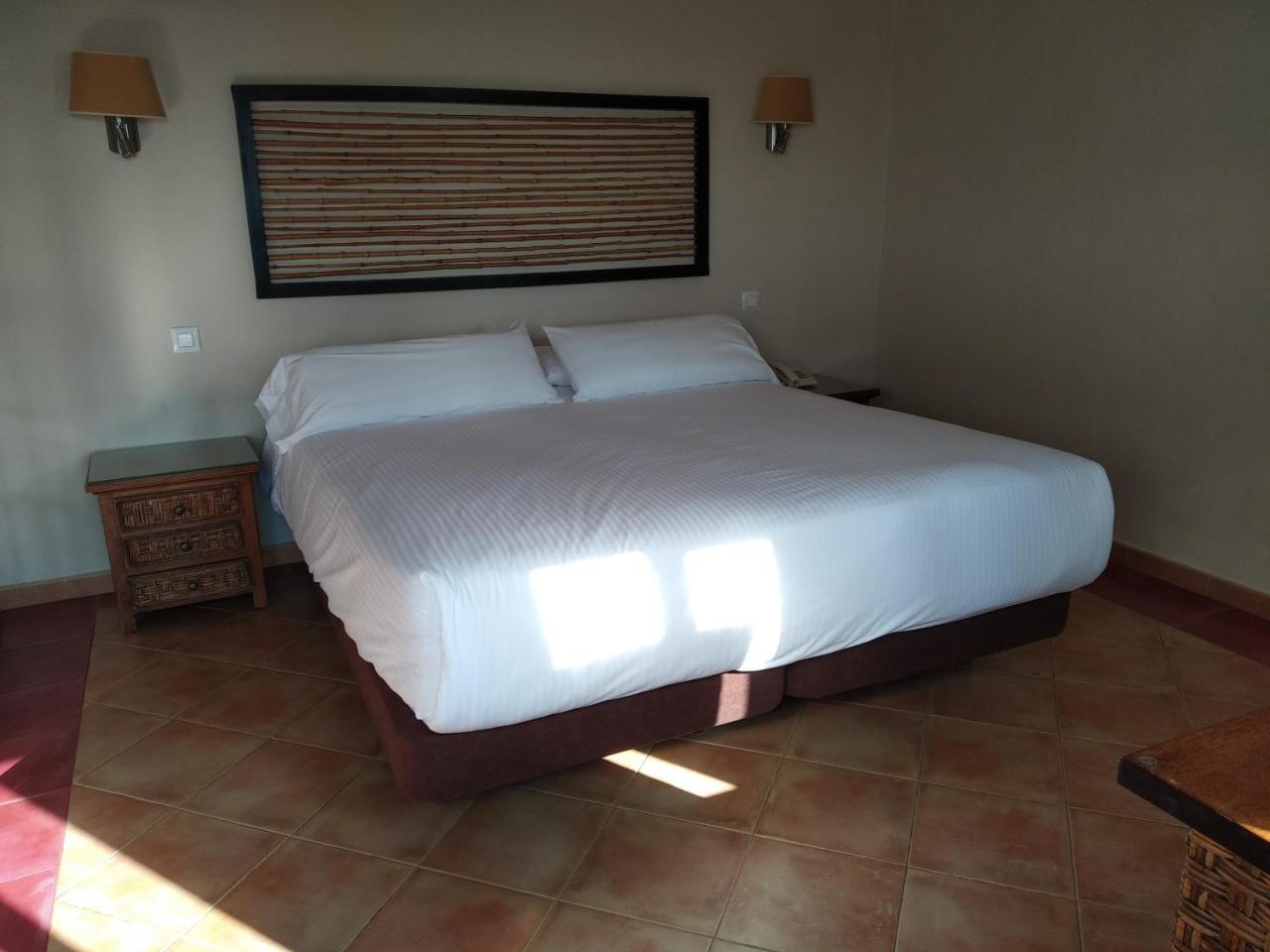 Beach Hotel Dos Mares تريفة المظهر الخارجي الصورة