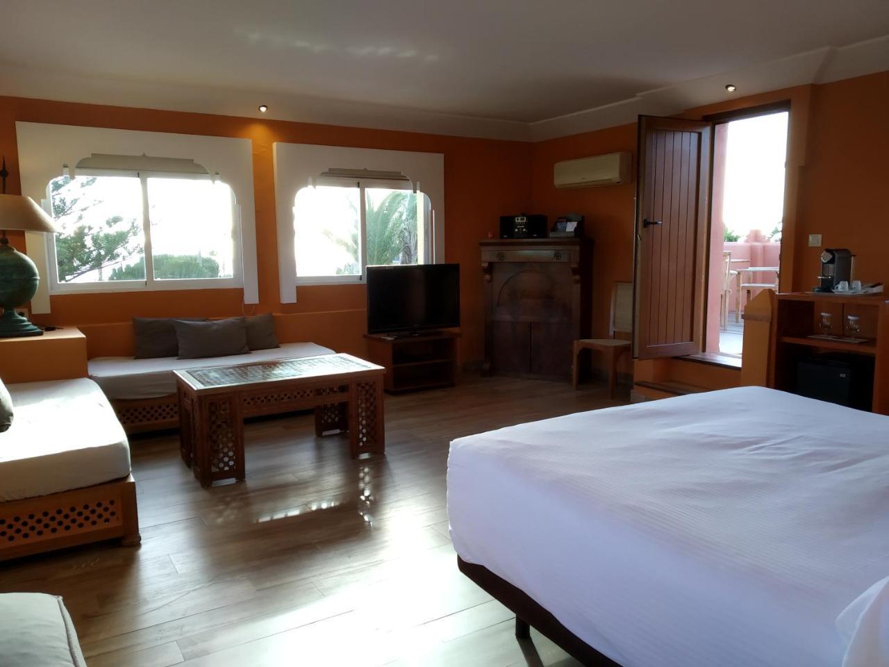 Beach Hotel Dos Mares تريفة المظهر الخارجي الصورة